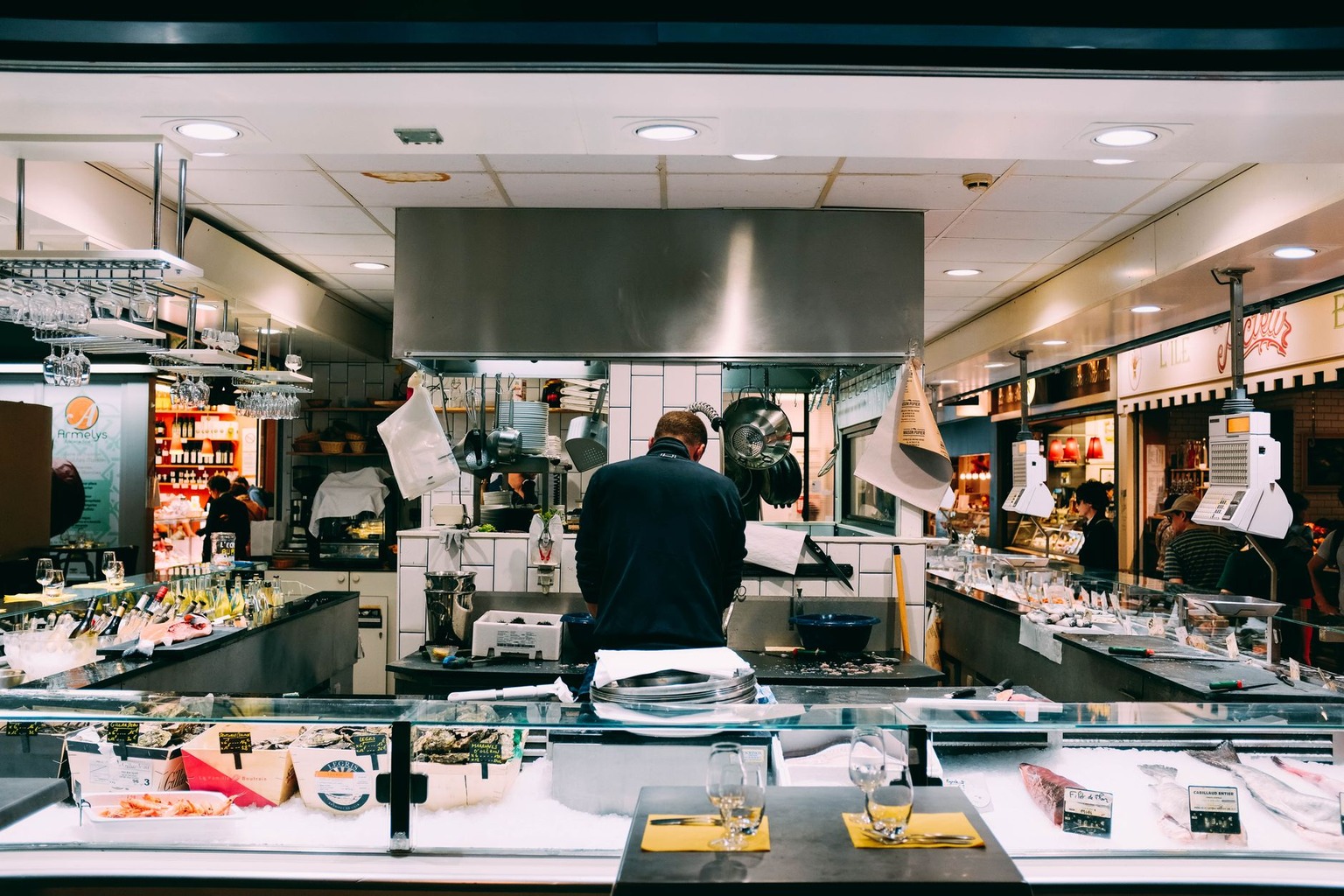 Como criar experiência gastronômica única — Logística e operação: o que acontece atrás das cortinas